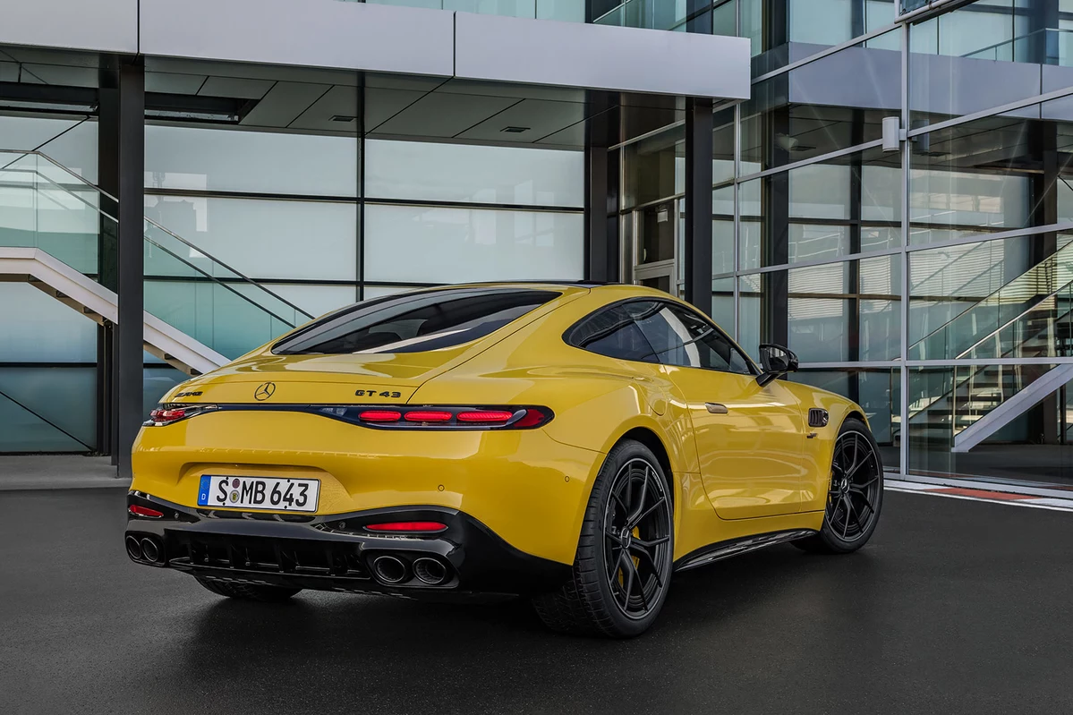 Mercedes-AMG GT C192 43 AMG 421 KM 2024