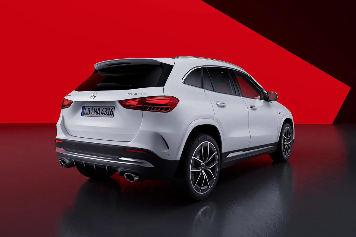 Mercedes - Benz GLA H247 FL 45 S AMG 421 KM