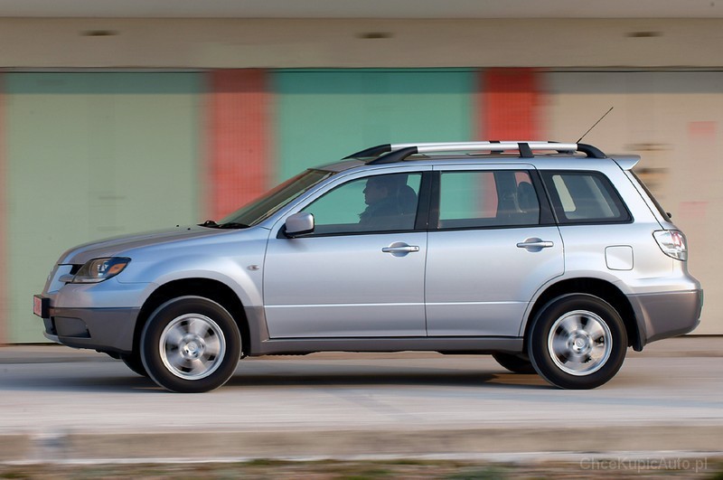 Mitsubishi Outlander I 2.4 160 KM