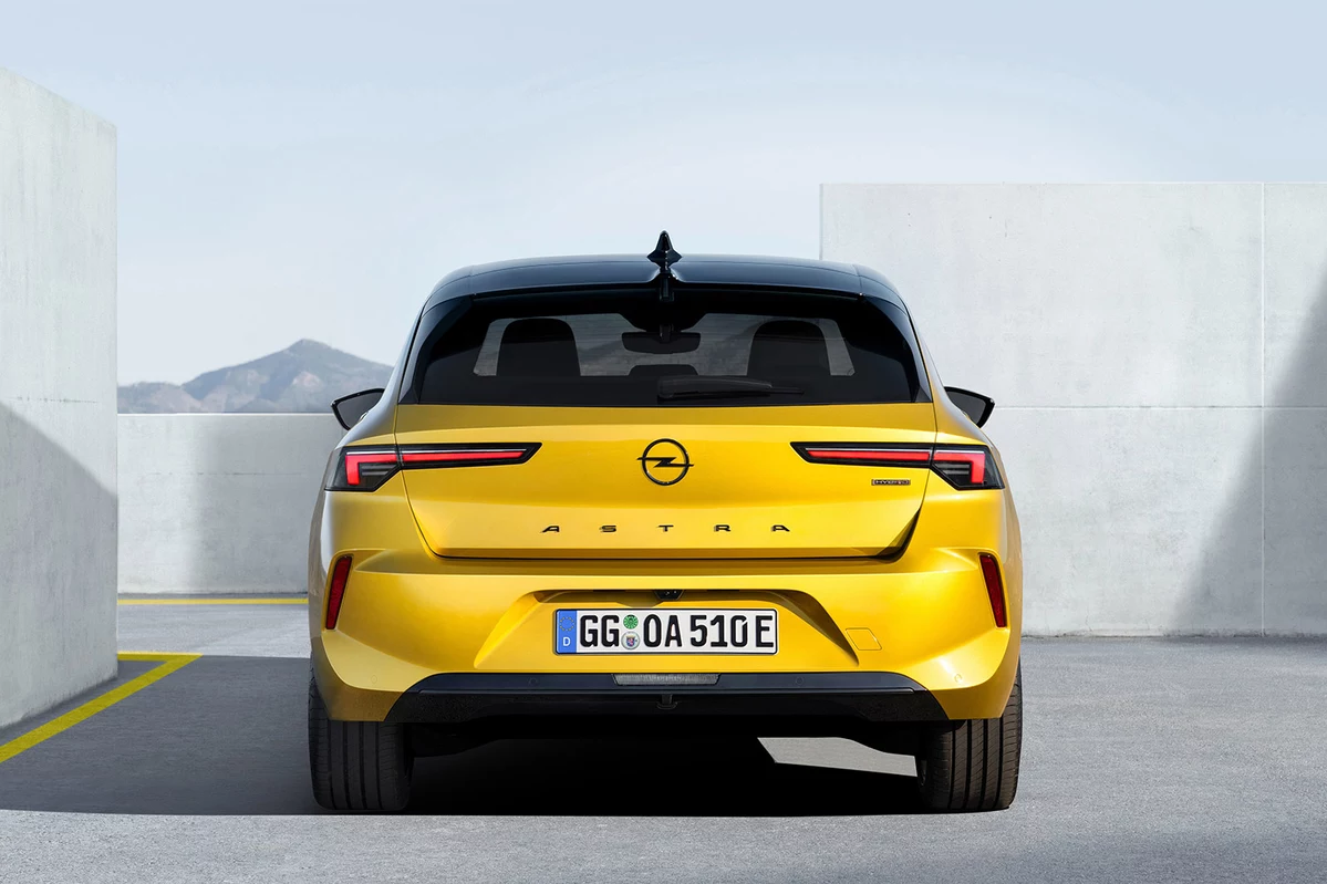 Opel Astra L 1.6 Turbo Plug-In Hybrid 180 KM