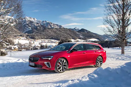 Opel Insignia 2.0 Turbo 230 KM 2021