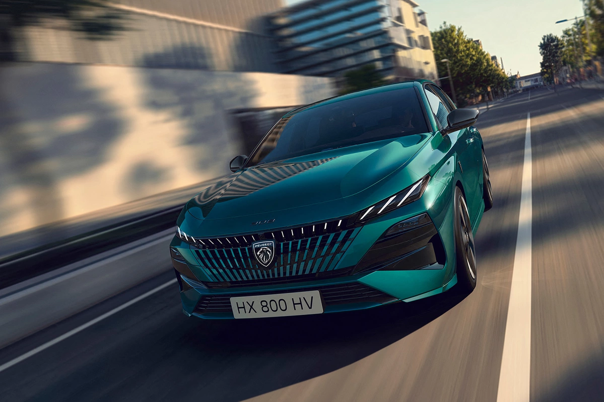 Peugeot 308 III FL 54 kWh 156 KM