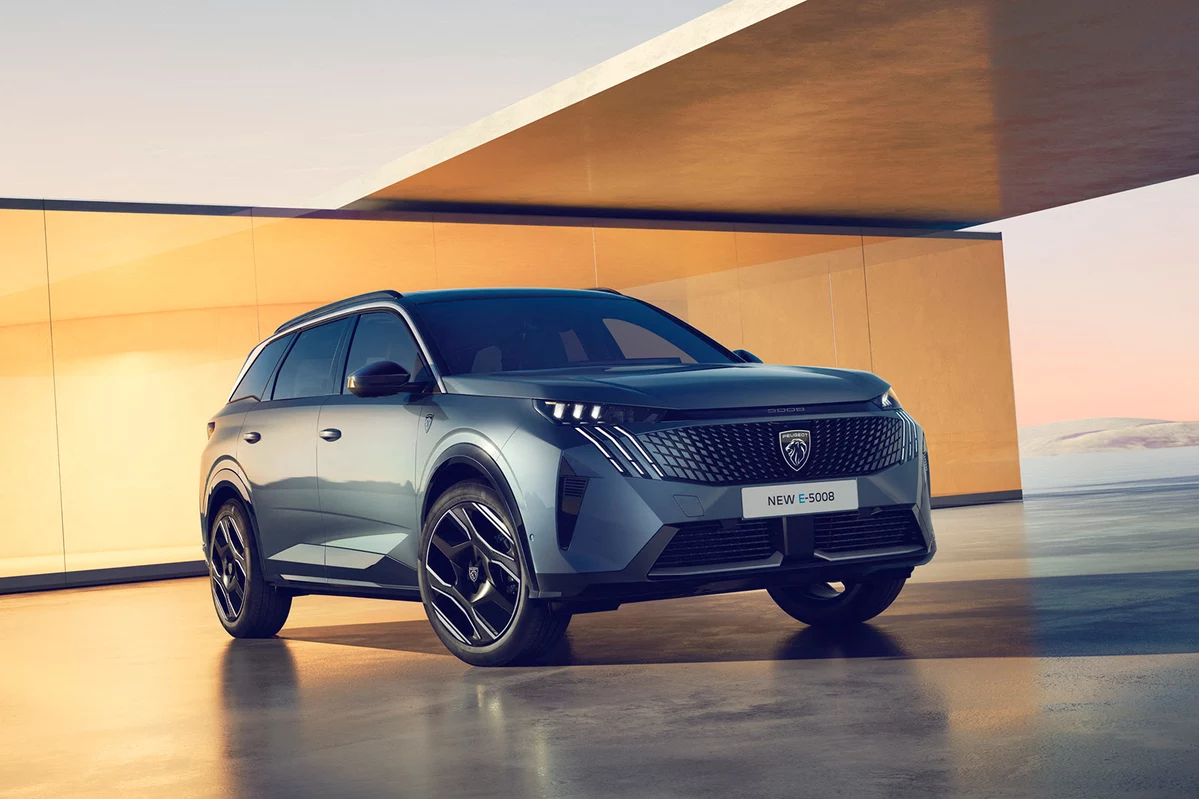 Peugeot 5008 III 1.6 Plug-in Hybrid 195 KM