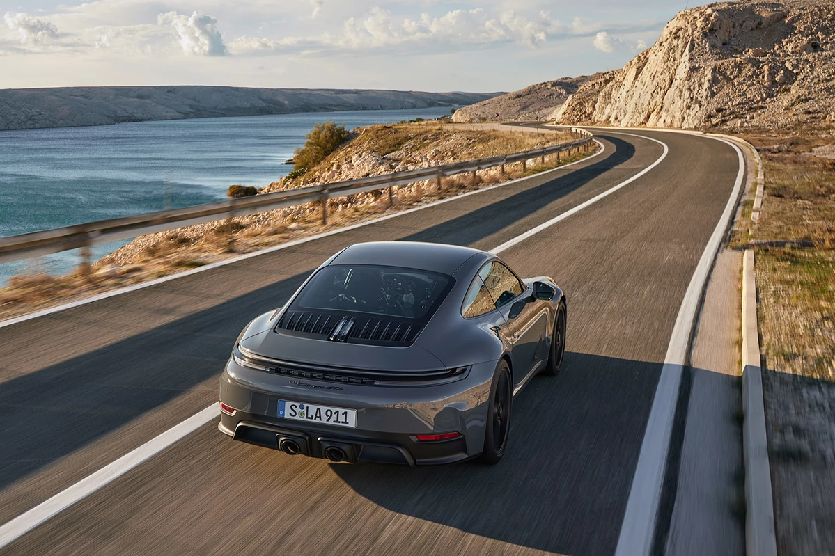 Porsche 911 992 GTS FL T-Hybrid 541 KM