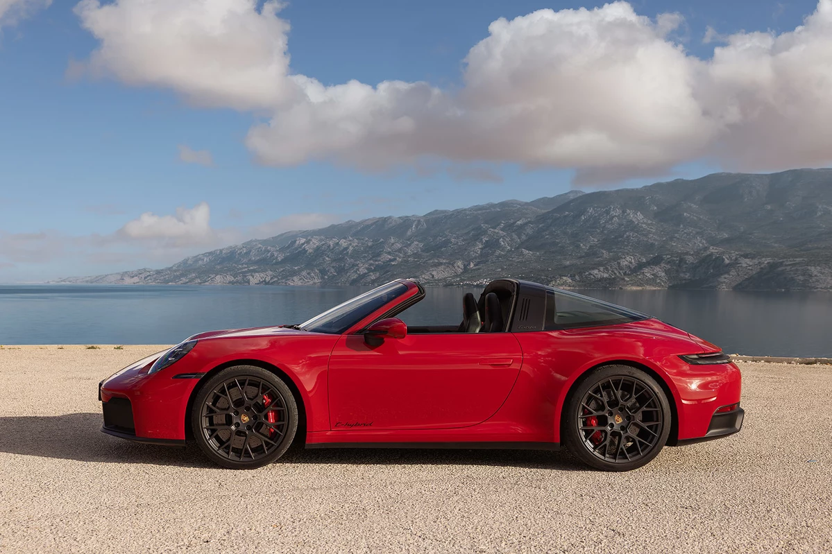 Porsche 911 992 GTS Targa4 FL T-Hybrid 541 KM