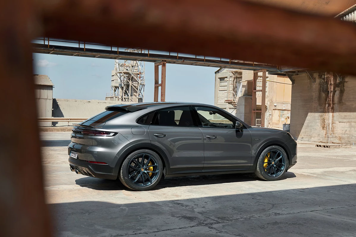 Porsche Cayenne III FL Coupe E-Hybrid 470 KM