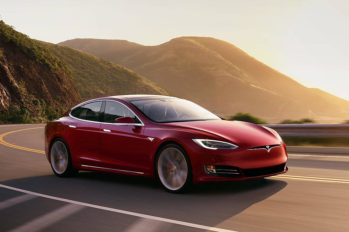 Tesla Model S 100 kWh 670 KM