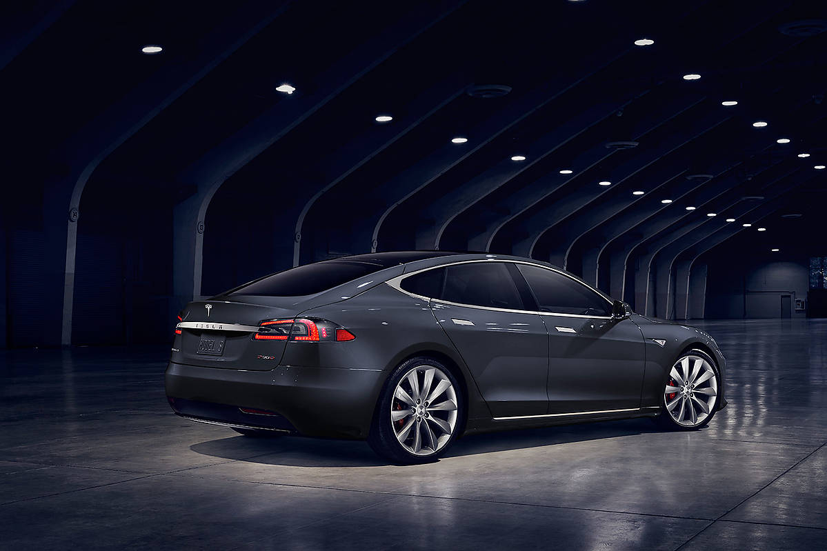 Tesla Model S 100 kWh 670 KM