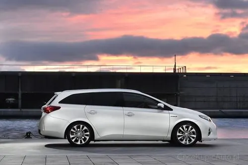 Toyota Auris 1.4 D-4D 90 KM 2013