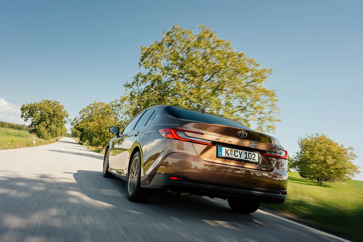 Toyota Camry IX 2.5 Hybrid 230 KM