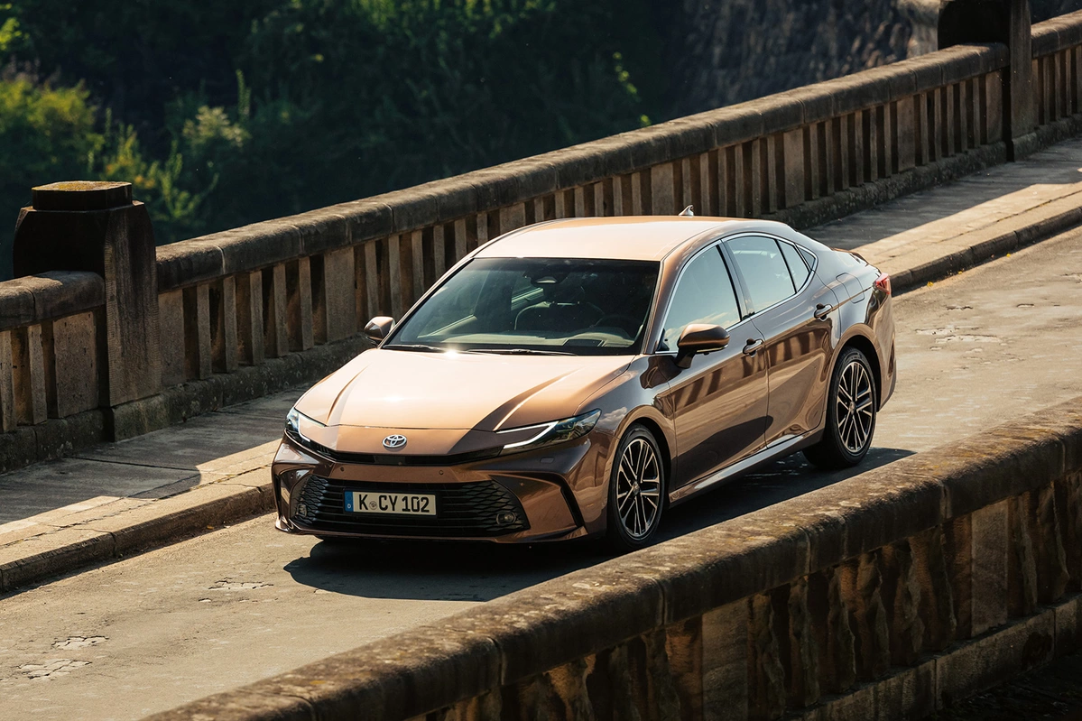 Toyota Camry IX 2.5 Hybrid 230 KM