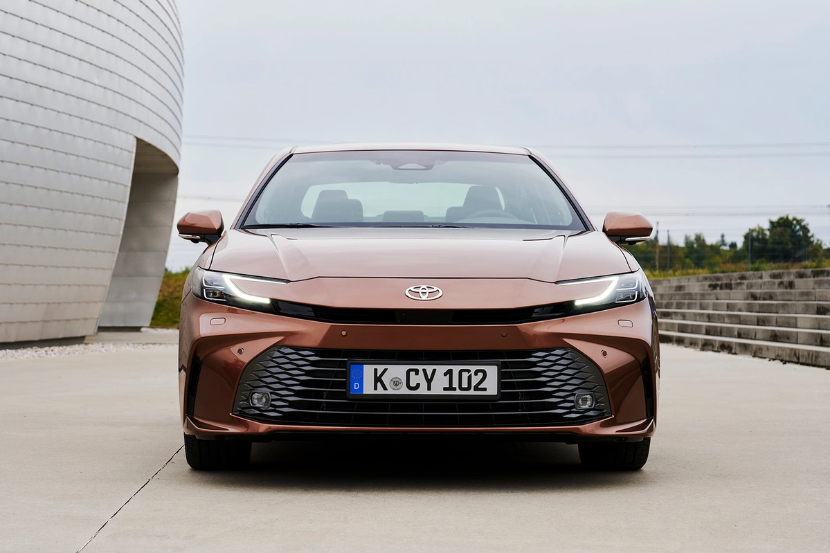 Toyota Camry IX 2.5 Hybrid 230 KM