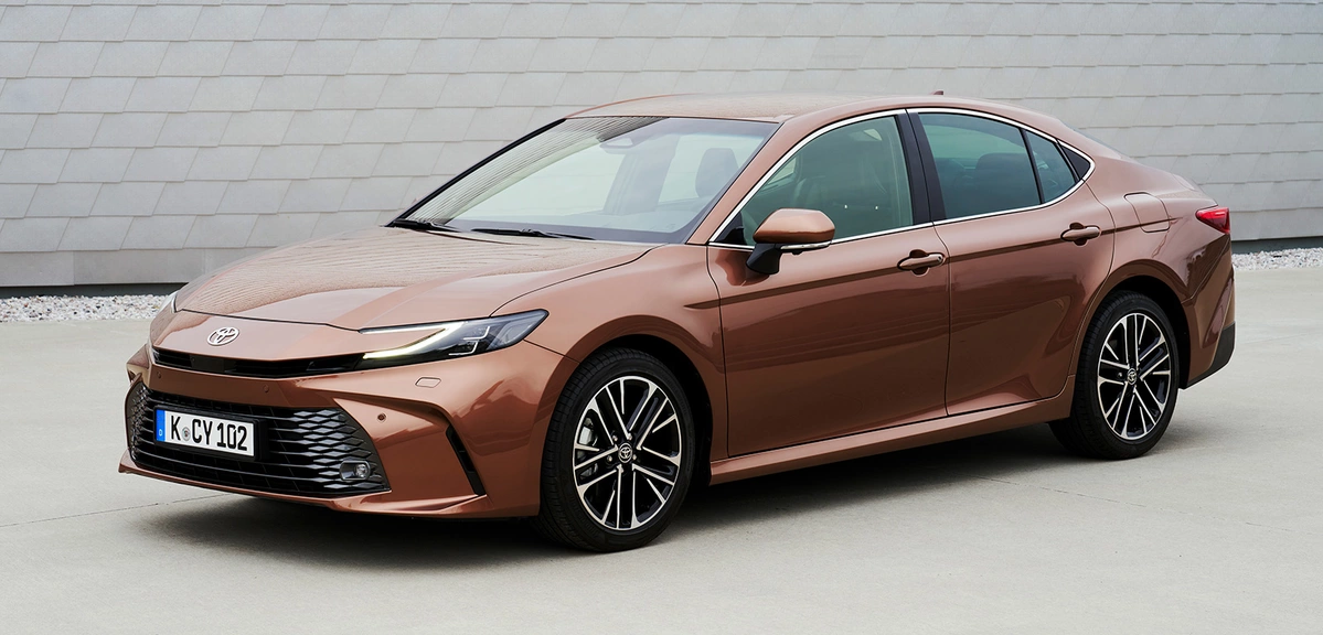 Toyota Camry IX 2.5 Hybrid 230 KM