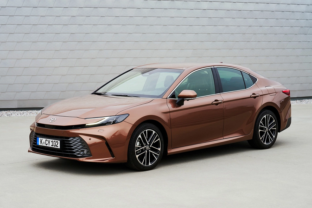 Toyota Camry IX