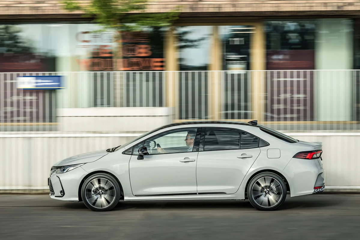 Toyota Corolla E210 FL 1.8 Hybrid 140 KM