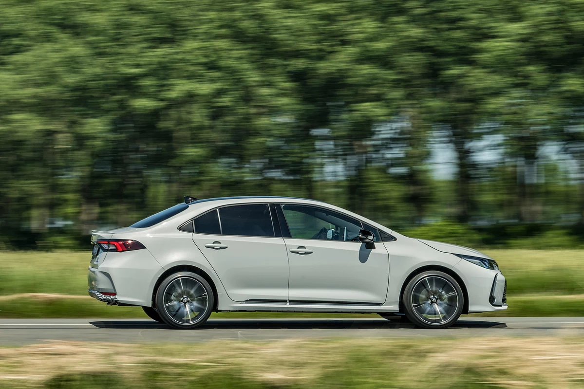 Toyota Corolla E210 FL 1.8 Hybrid 140 KM