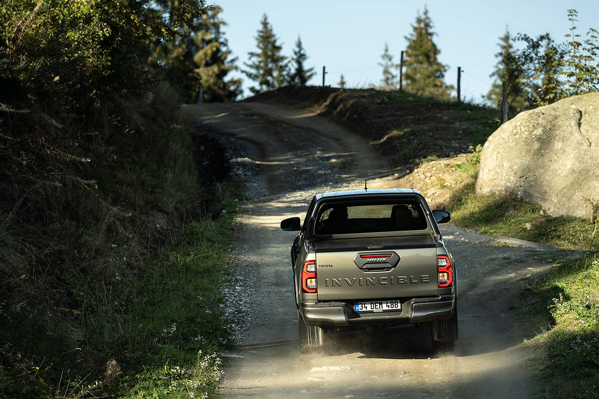 Toyota Hilux VIII FL 2.4 D-4D 150 KM