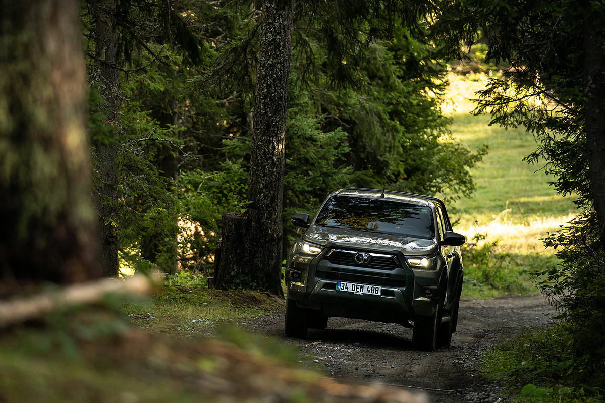 Toyota Hilux VIII FL 2.8 D-4D 204 KM