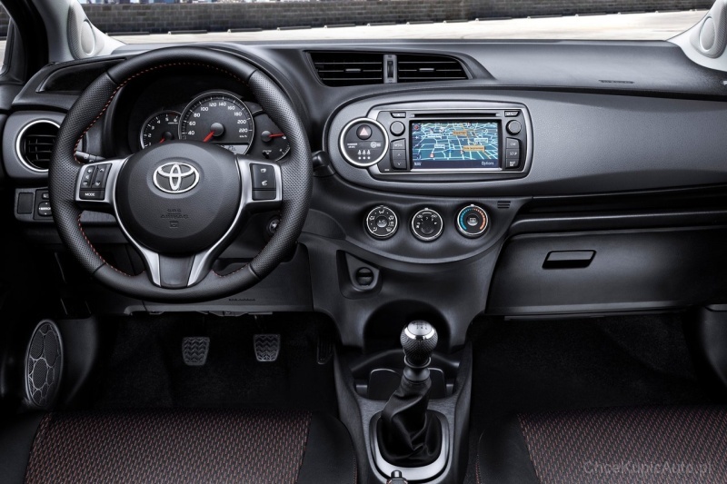 Toyota Yaris III 100 Hybrid 100 KM