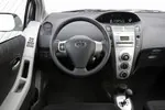Toyota Yaris II 1.3 86 KM — zdjęcie 2