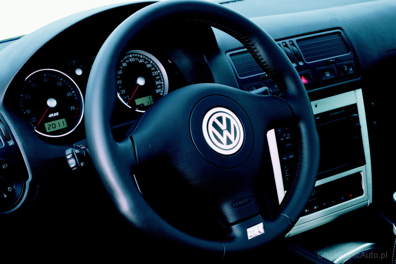 Volkswagen Golf IV R32 241 KM