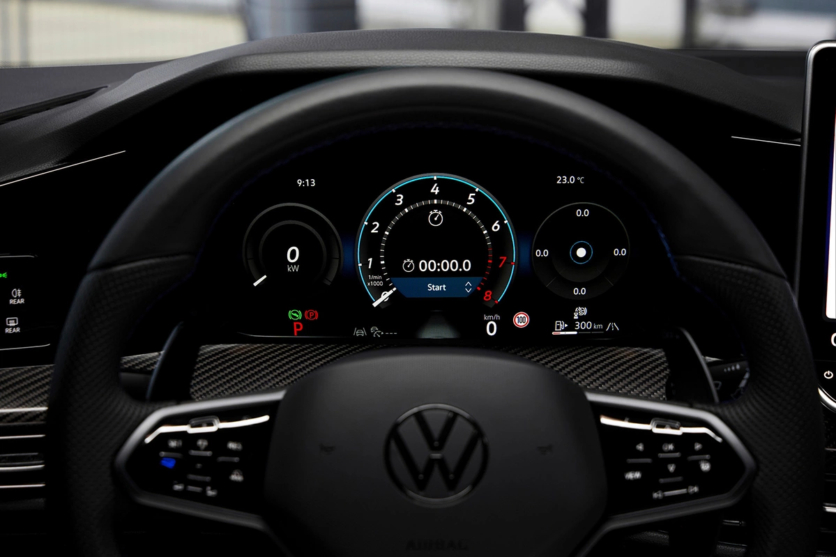 Volkswagen Golf VIII R FL 2.0 TSI 333 KM