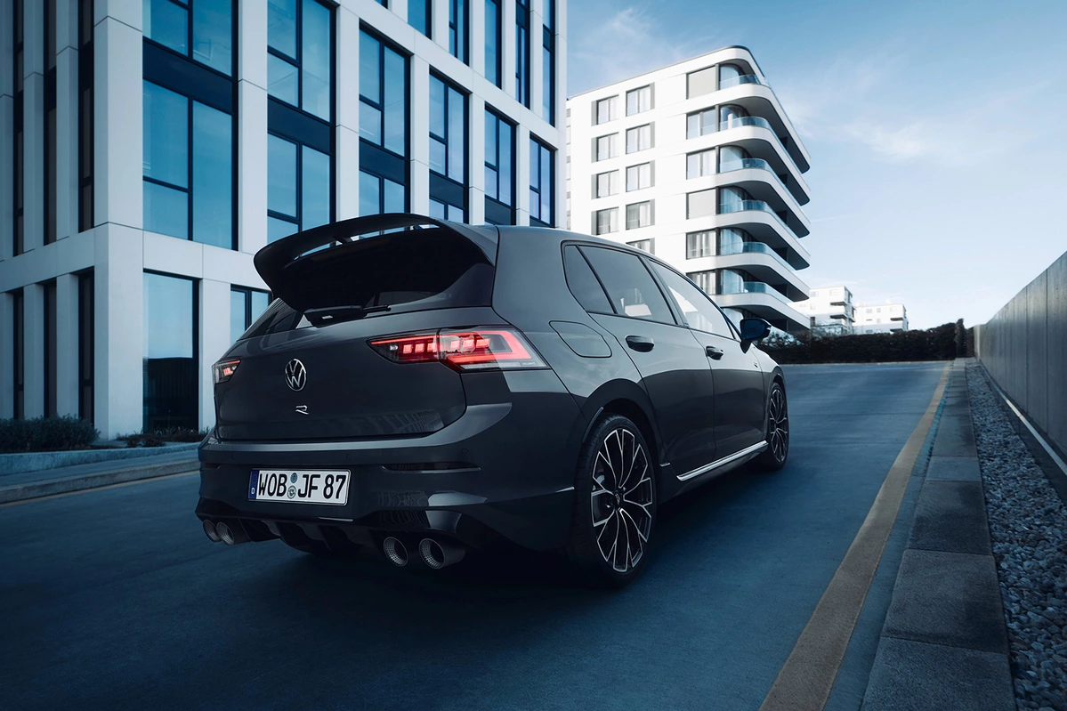 Volkswagen Golf VIII R FL 2.0 TSI 333 KM