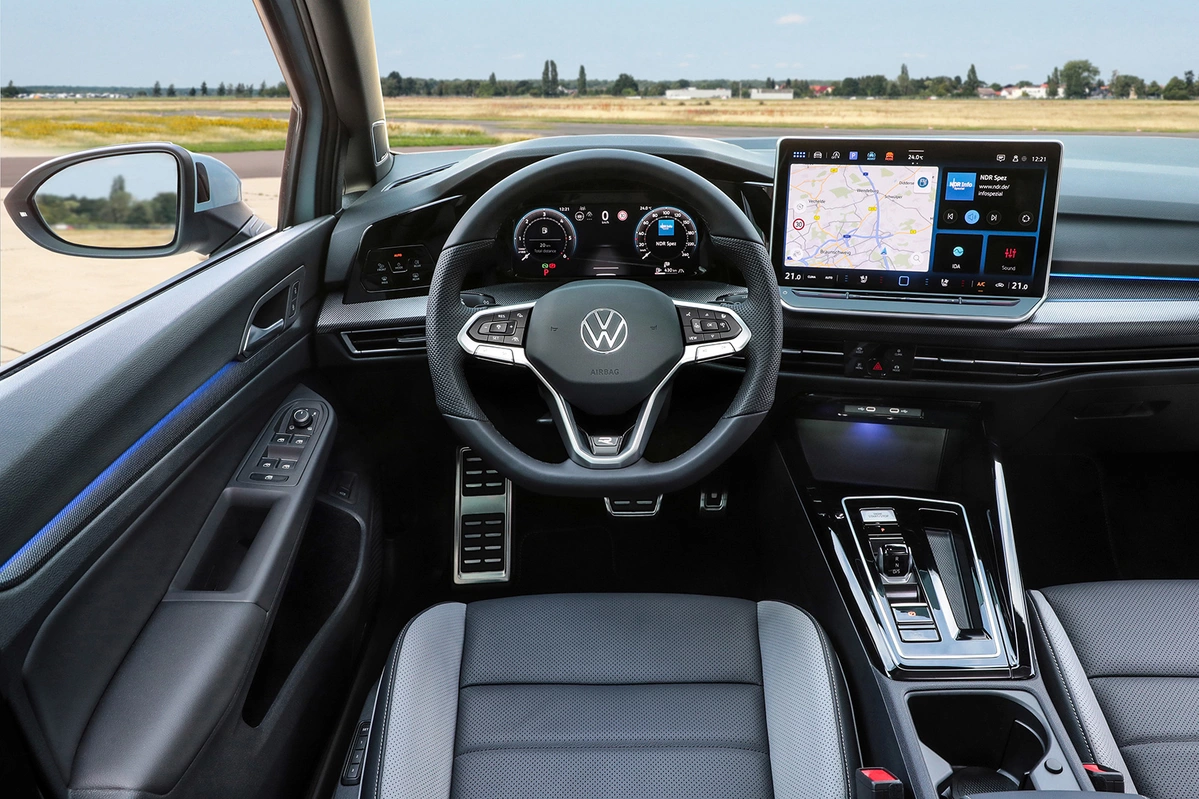 Volkswagen Golf VIII FL 1.0 TSI 116 KM