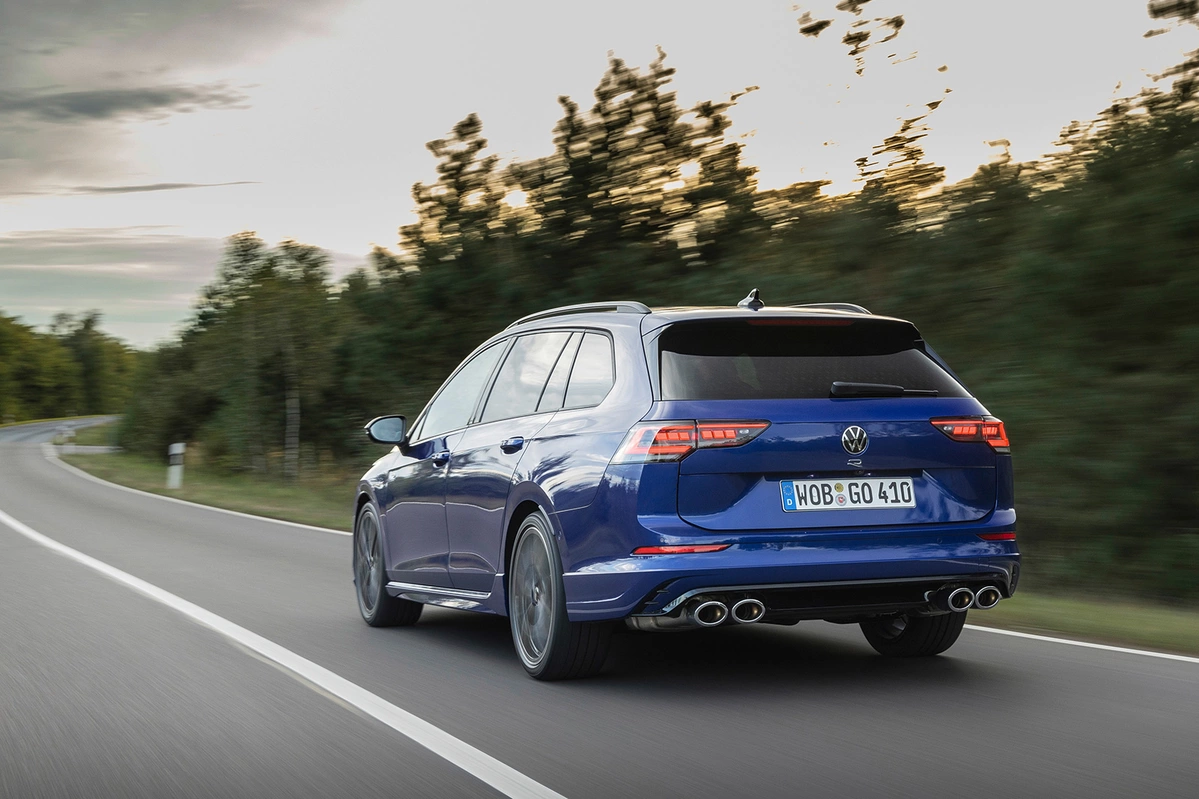 Volkswagen Golf VIII R FL 2.0 TSI 333 KM