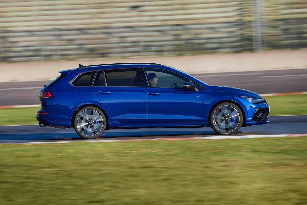 Volkswagen Golf VIII R FL 2.0 TSI 333 KM