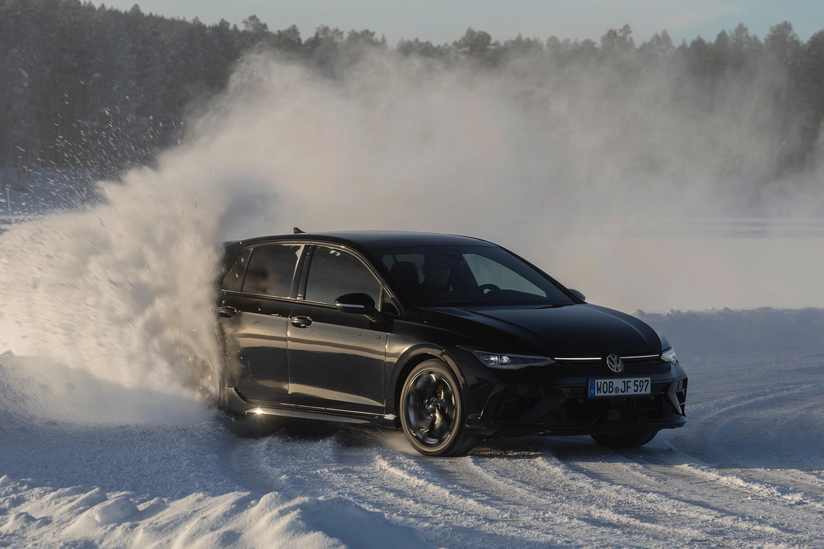 Volkswagen Golf VIII R FL 2.0 TSI 333 KM