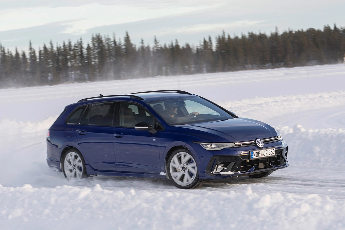 Volkswagen Golf VIII R FL 2.0 TSI 333 KM