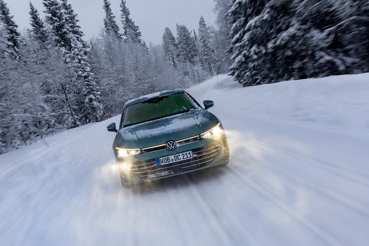 Volkswagen Passat B9 2.0 TSI 265 KM