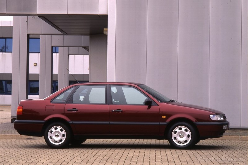 Volkswagen Passat B4 1.8 90 KM 1995 sedan skrzynia ręczna