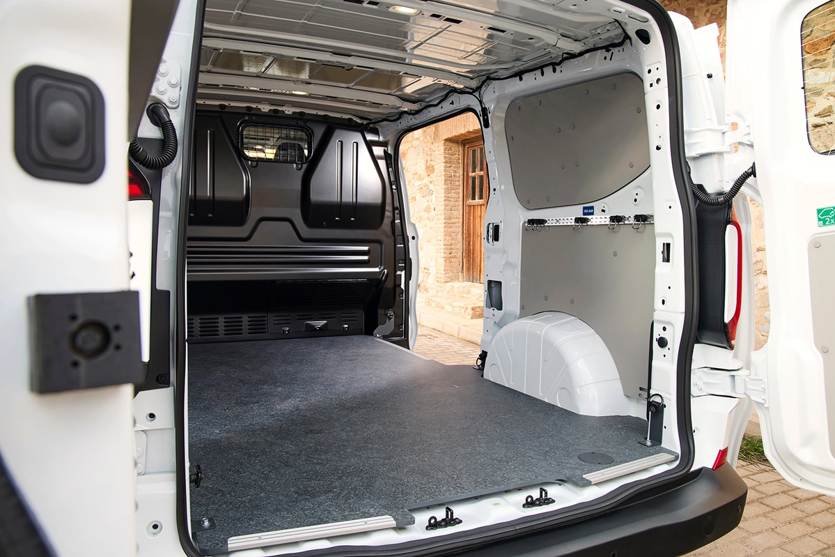 Volkswagen Transporter T7 L1 2.0 TDI 150 KM