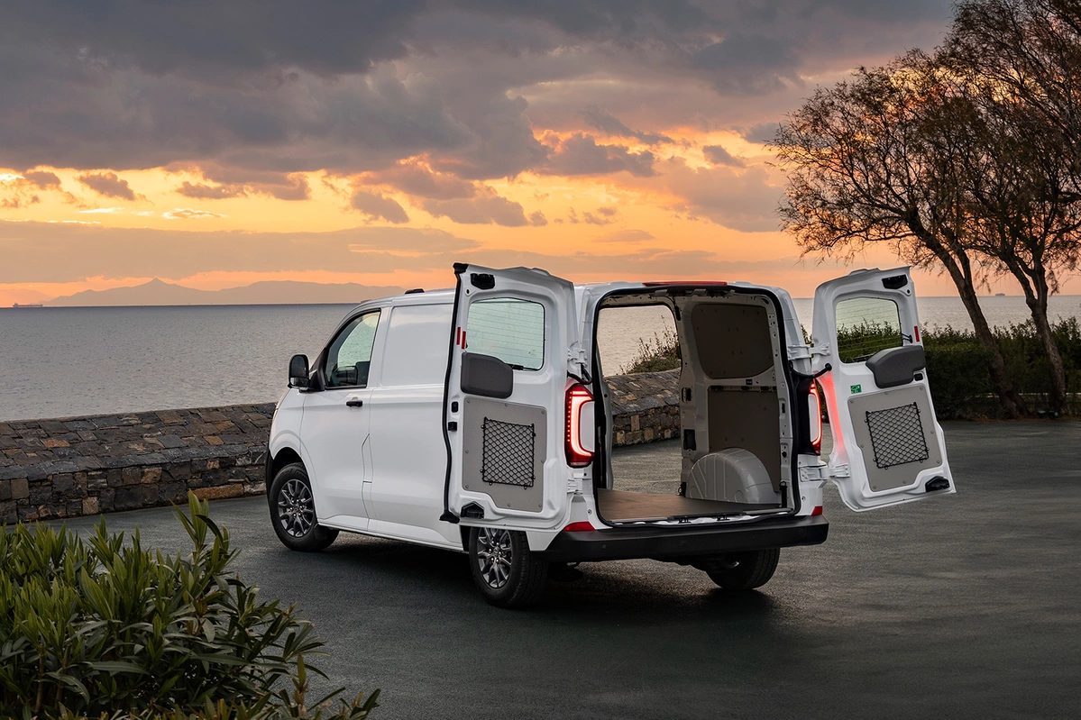 Volkswagen Transporter T7 L1 2.0 TDI 150 KM