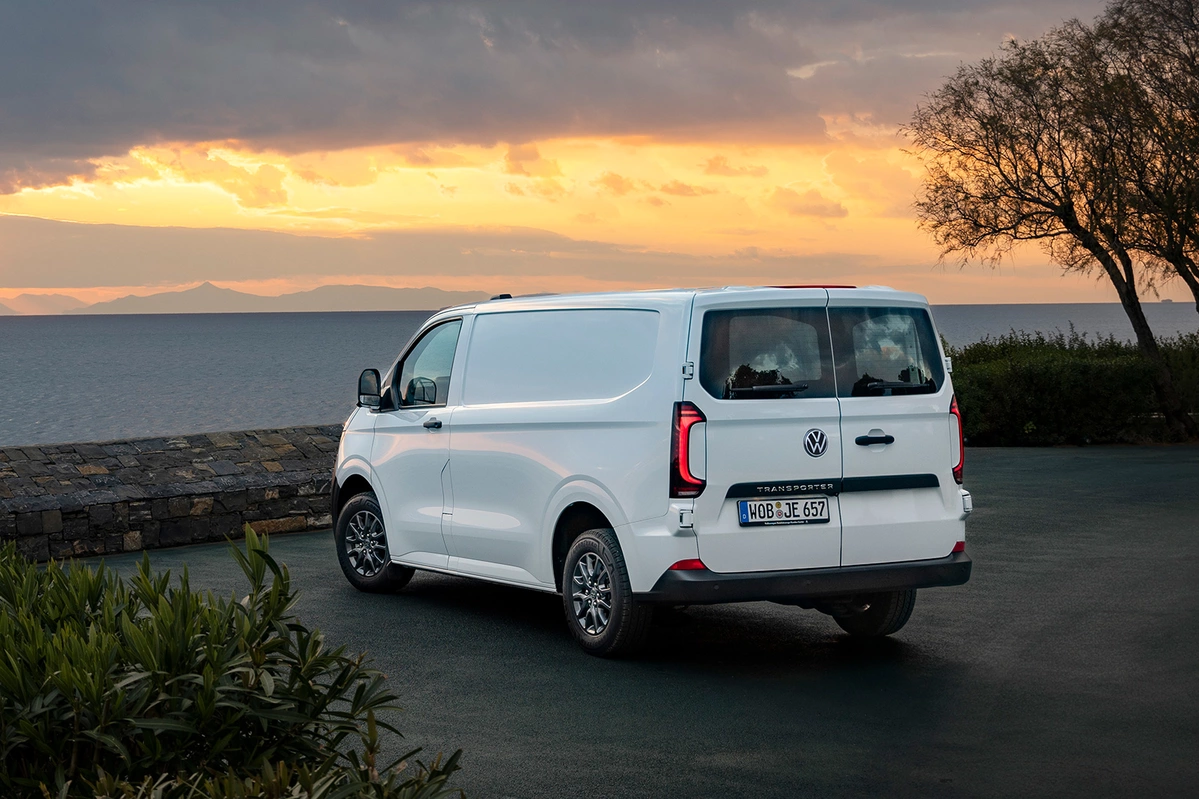 Volkswagen Transporter T7 L1 2.0 TDI 150 KM