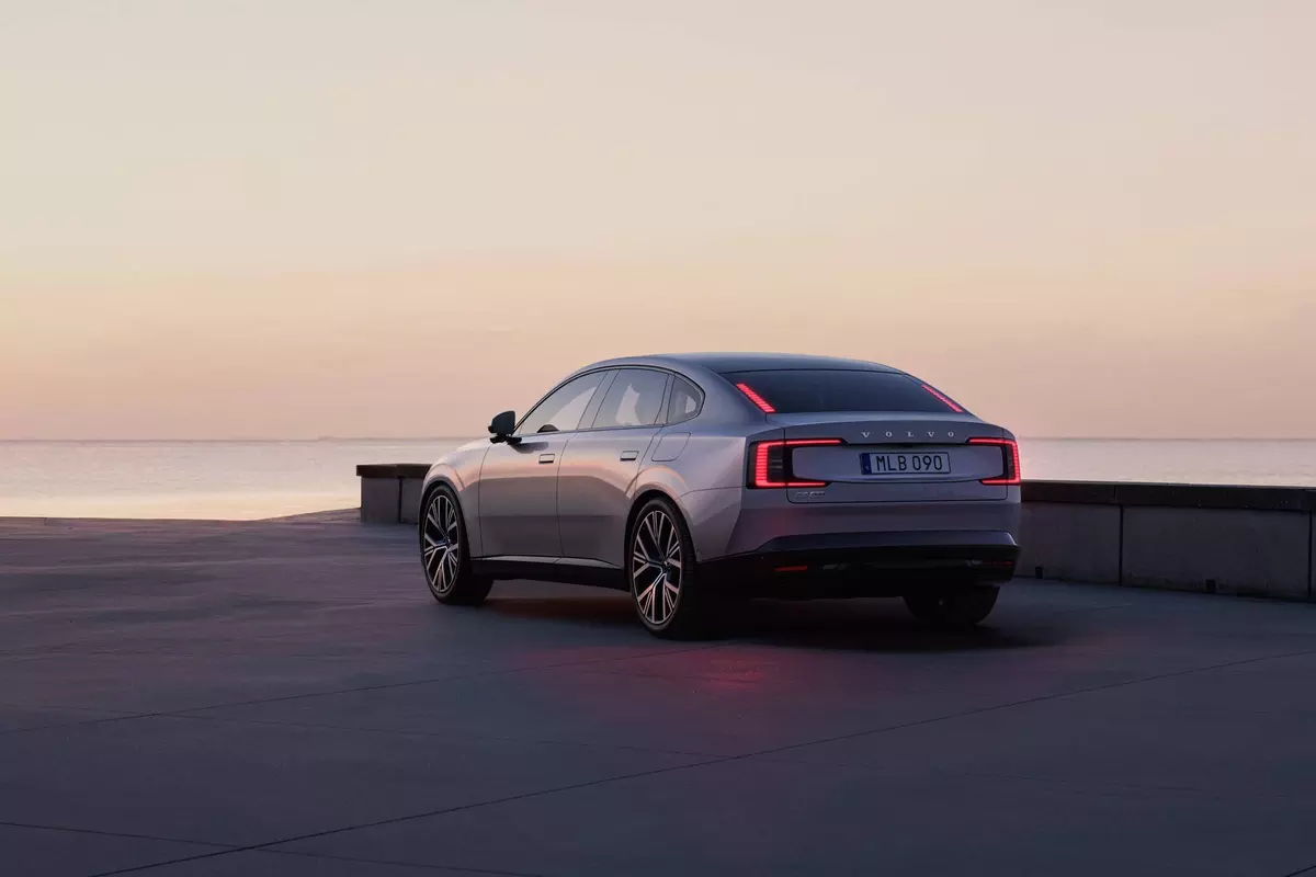 Volvo ES90 Twin Motor 449 KM
