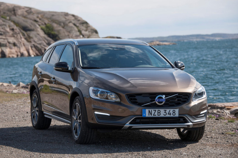 Volvo V60 I CrossCountry 2.0 D3 150 KM