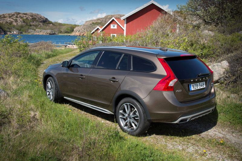 Volvo V60 I CrossCountry 2.0 D3 150 KM