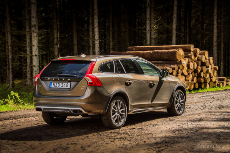 Volvo V60 I CrossCountry 2.0 D4 190 KM