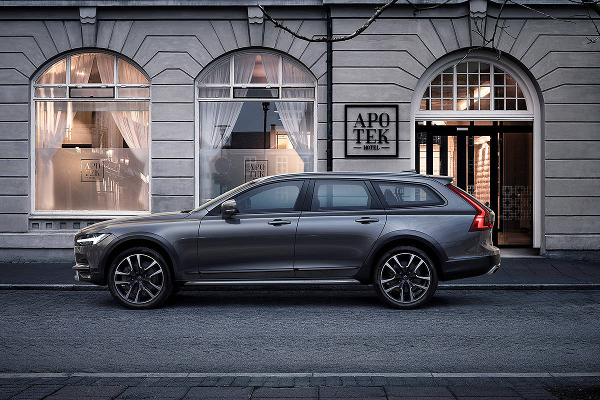 Volvo V90 Cross Country 2.0 B4 Mild Hybrid 197 KM