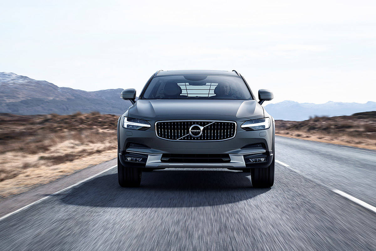 Volvo V90 Cross Country 2.0 B4 Mild Hybrid 197 KM