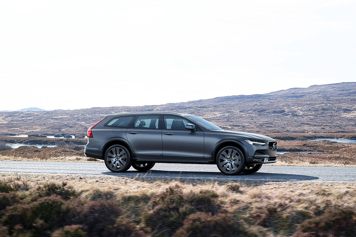 Volvo V90 Cross Country 2.0 B4 Mild Hybrid 197 KM