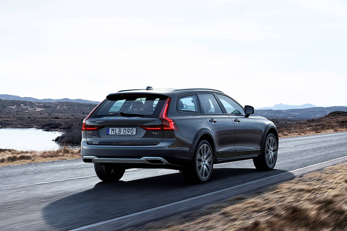 Volvo V90 Cross Country 2.0 B4 Mild Hybrid 197 KM