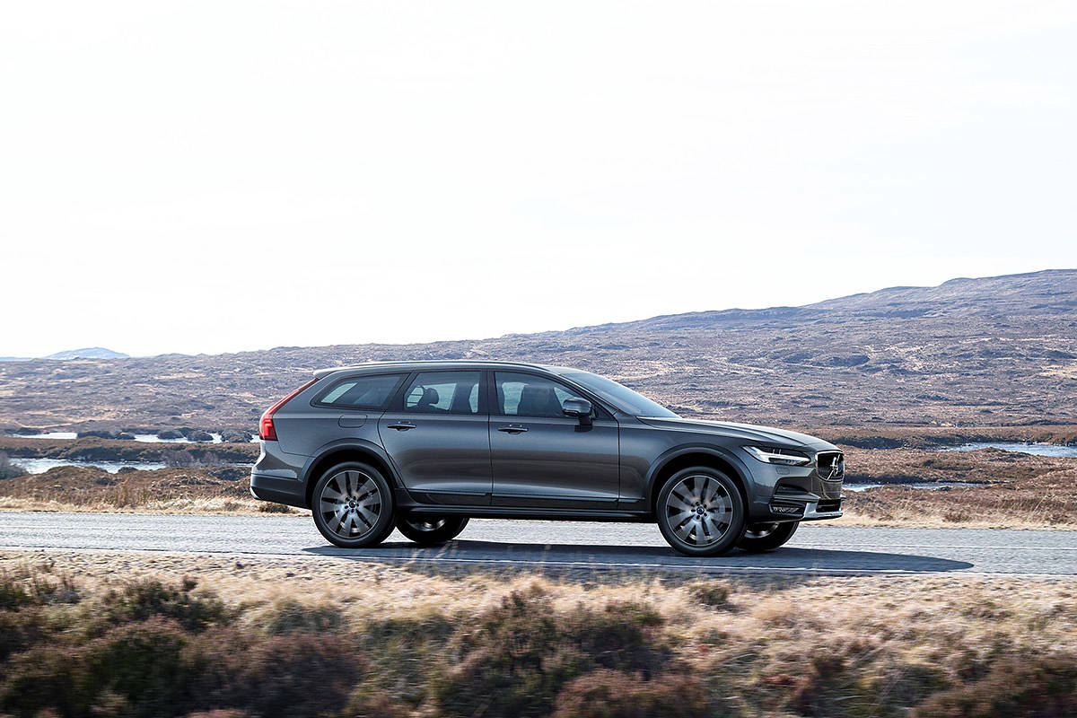 Volvo V90 Cross Country 2.0 B4 Mild Hybrid 197 KM