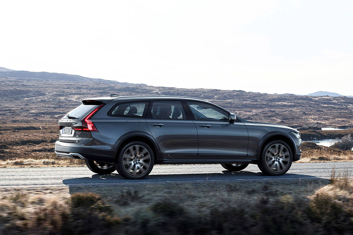 Volvo V90 Cross Country 2.0 B4 Mild Hybrid 197 KM