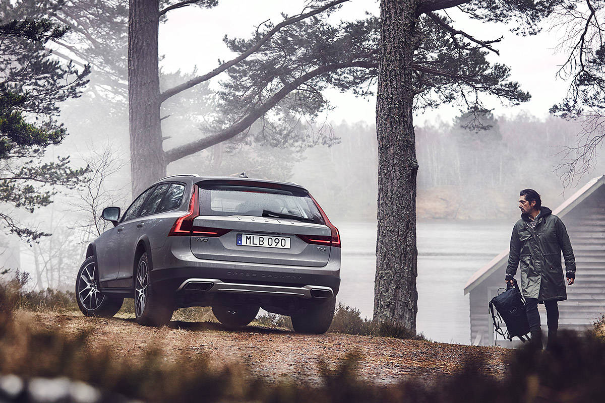 Volvo V90 Cross Country 2.0 B4 Mild Hybrid 197 KM