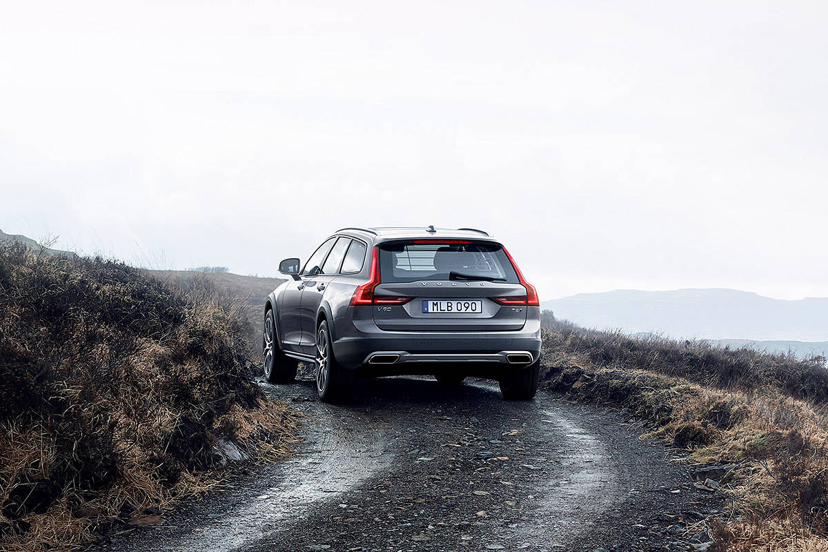 Volvo V90 Cross Country 2.0 B4 Mild Hybrid 197 KM