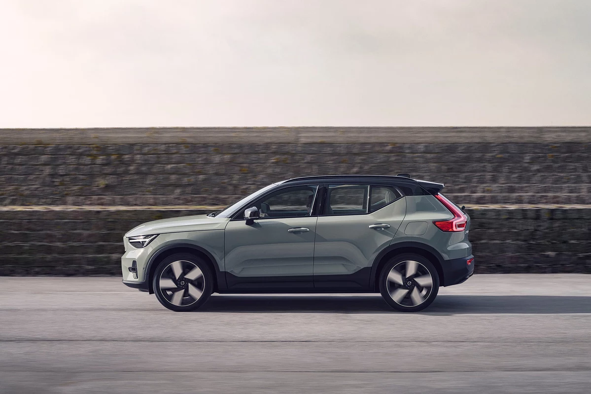 Volvo XC40 Recharge P8 408 KM